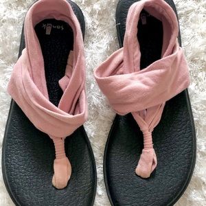 Sanuk Yoga Sling 2 Flip Flops in Rose, size 8